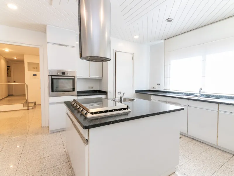 Five-Bedroom Apartment with Terrace and Pool in Turó Park, Barcelona