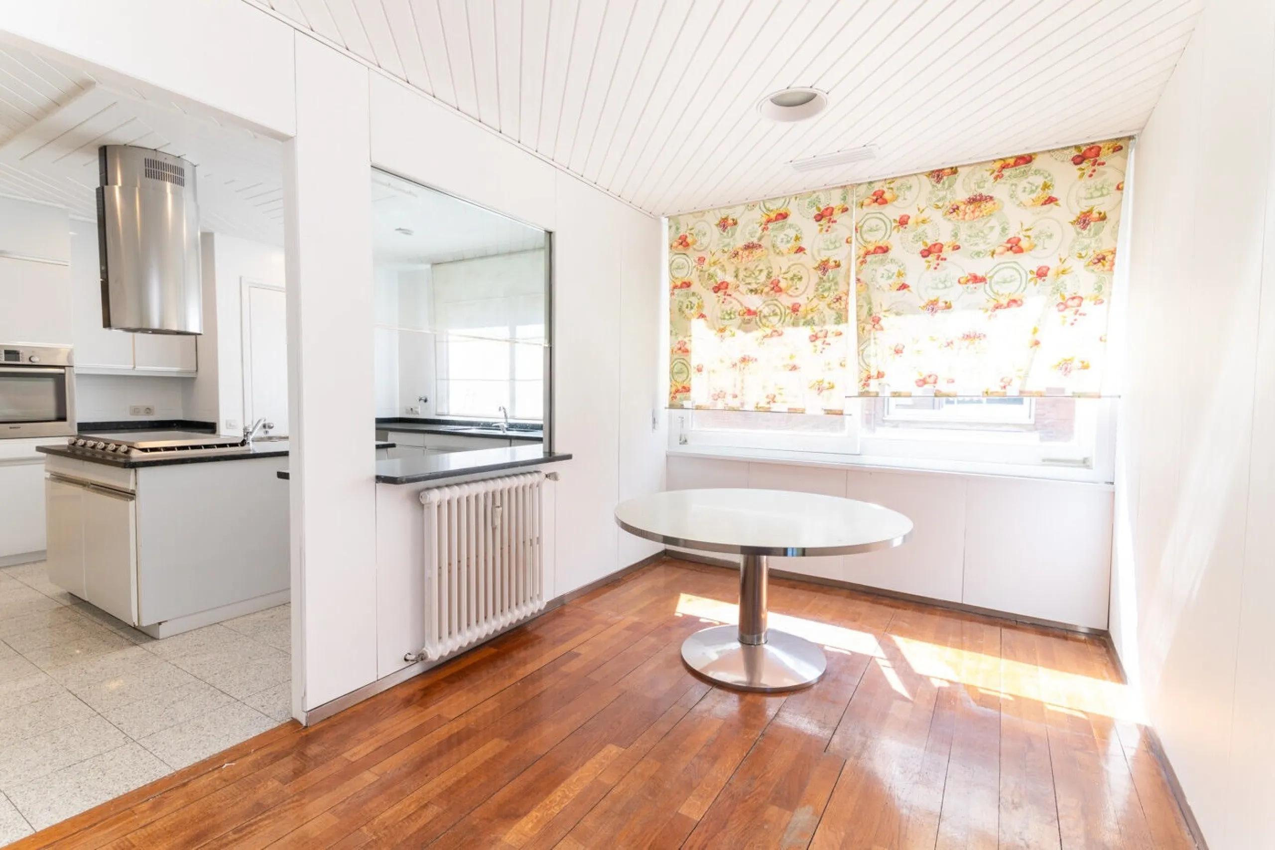 Five-Bedroom Apartment with Terrace and Pool in Turó Park, Barcelona