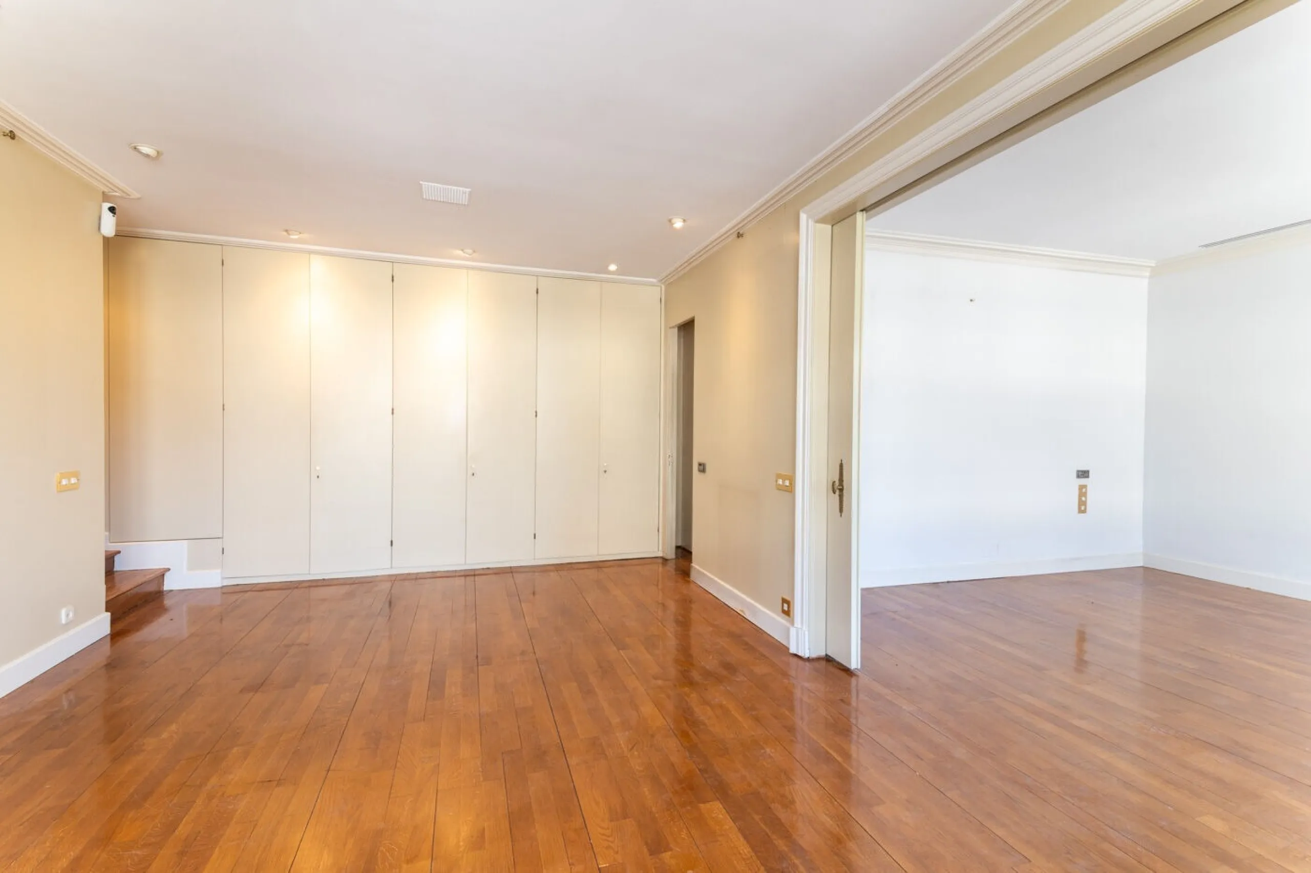 Five-Bedroom Apartment with Terrace and Pool in Turó Park, Barcelona