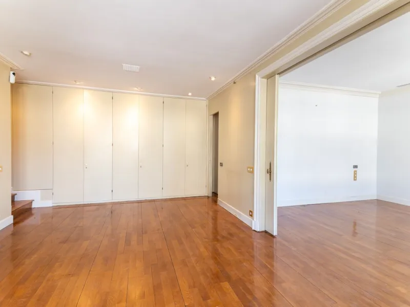 Five-Bedroom Apartment with Terrace and Pool in Turó Park, Barcelona