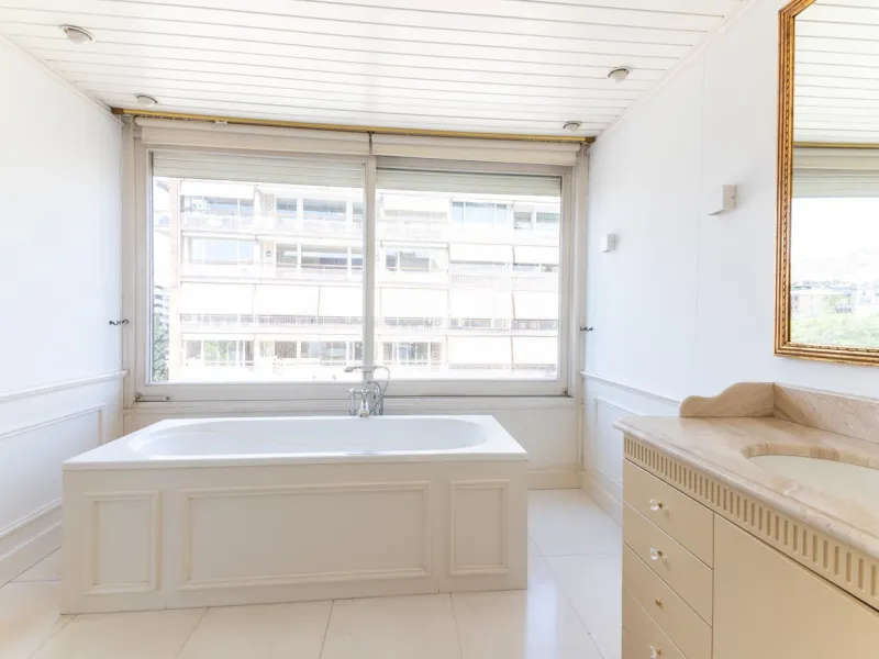 Five-Bedroom Apartment with Terrace and Pool in Turó Park, Barcelona