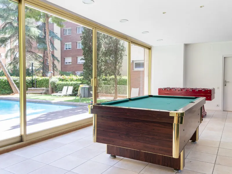 Five-Bedroom Apartment with Terrace and Pool in Turó Park, Barcelona
