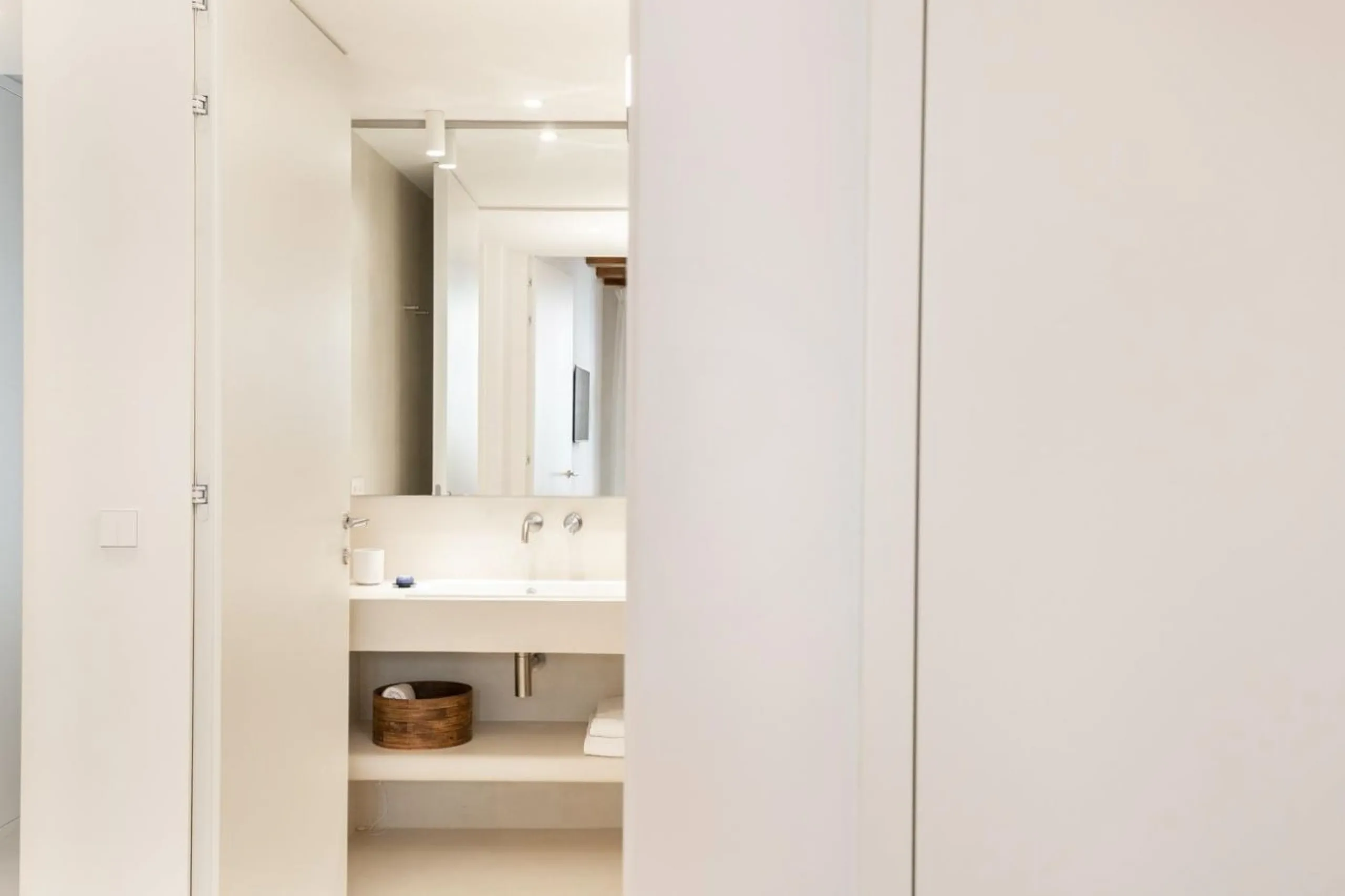 Elegant Furnished Luxury Apartment in El Gótico, Barcelona