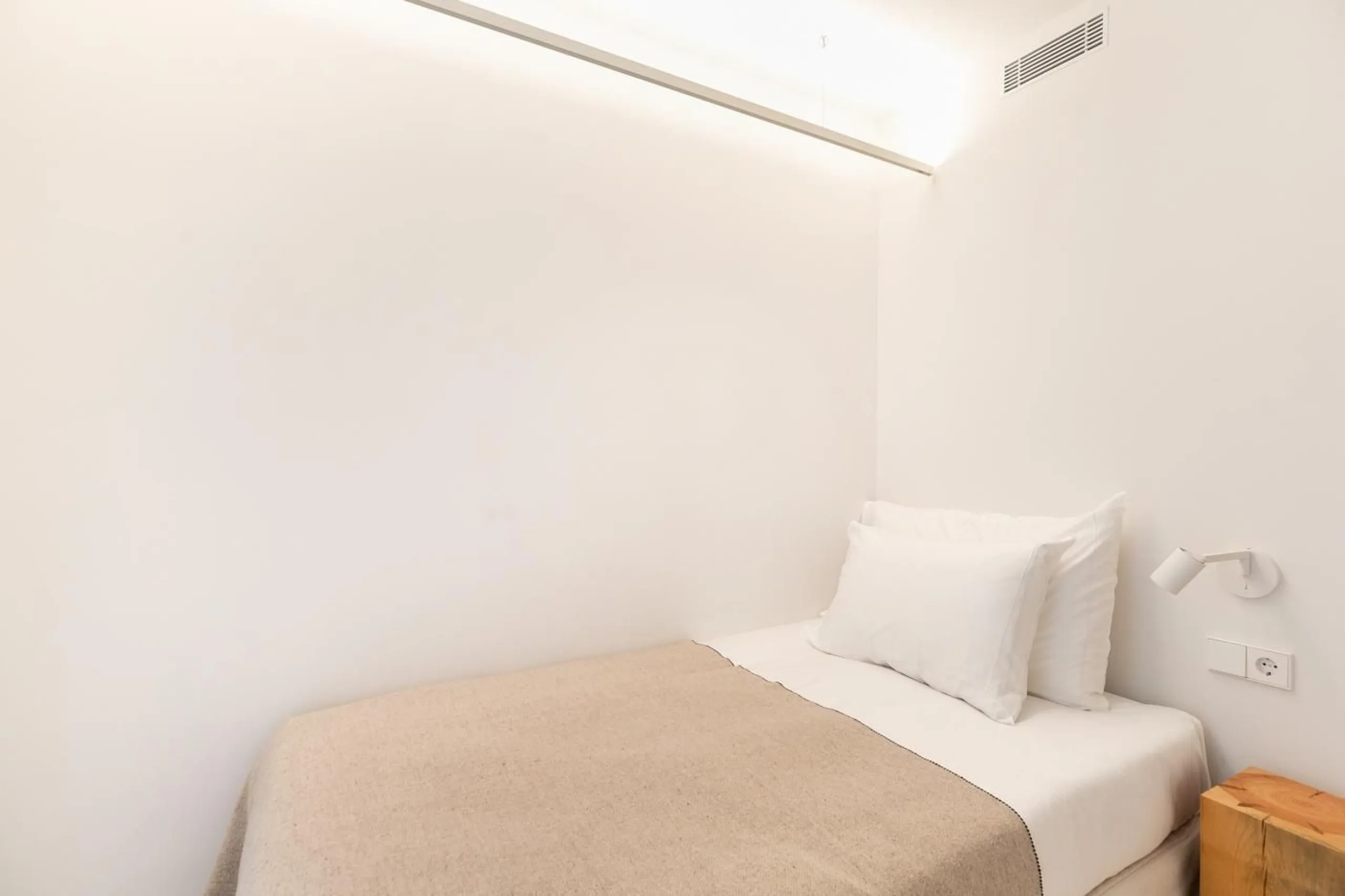 Elegant Furnished Luxury Apartment in El Gótico, Barcelona