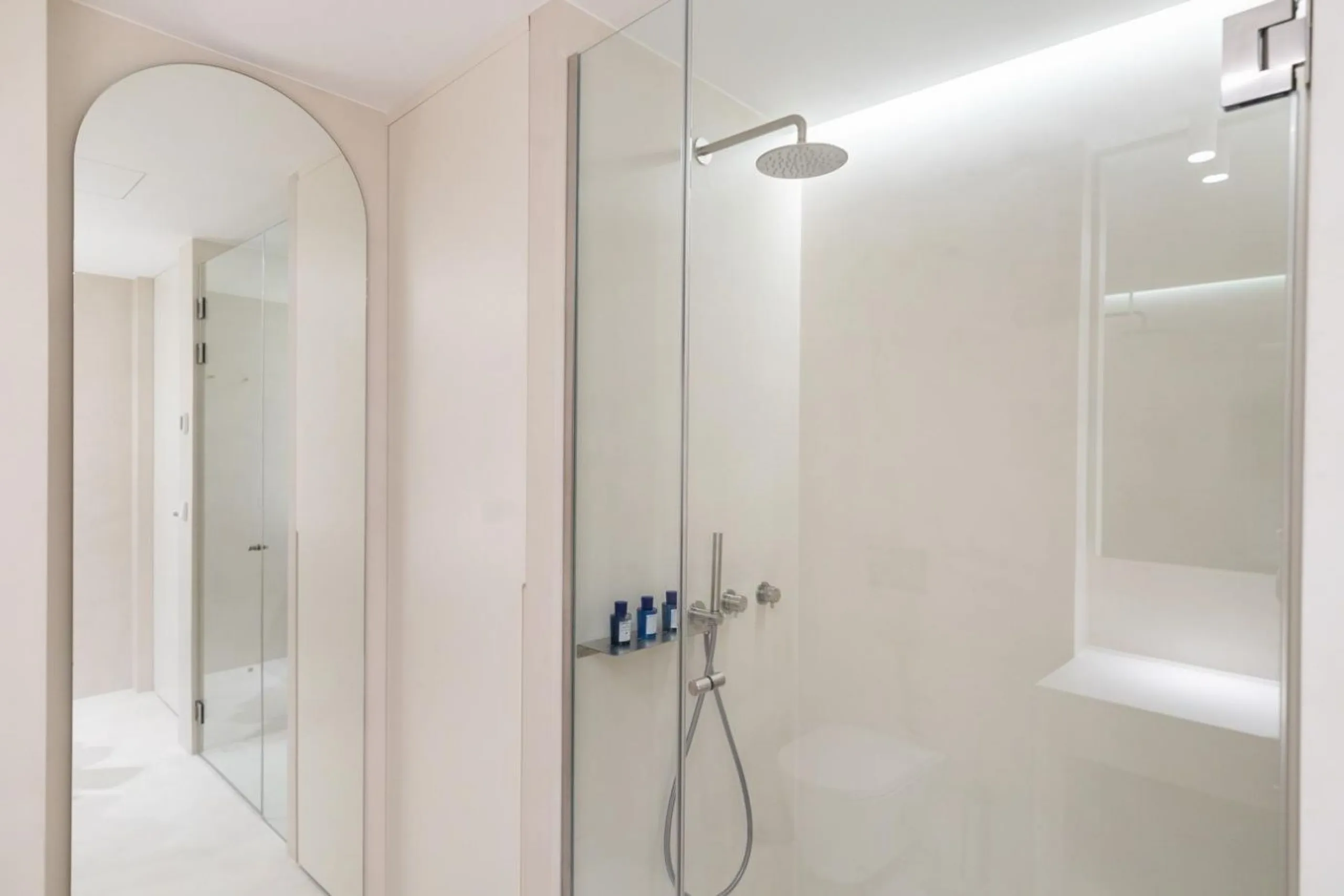 Elegant Furnished Luxury Apartment in El Gótico, Barcelona