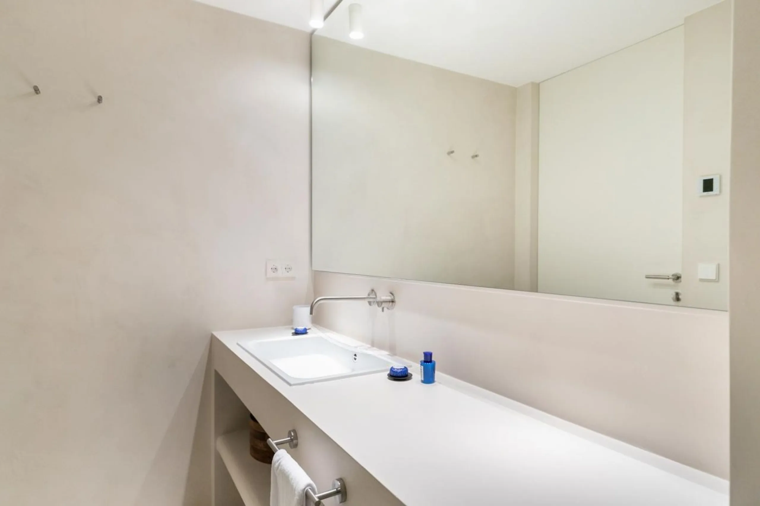 Elegant Furnished Luxury Apartment in El Gótico, Barcelona