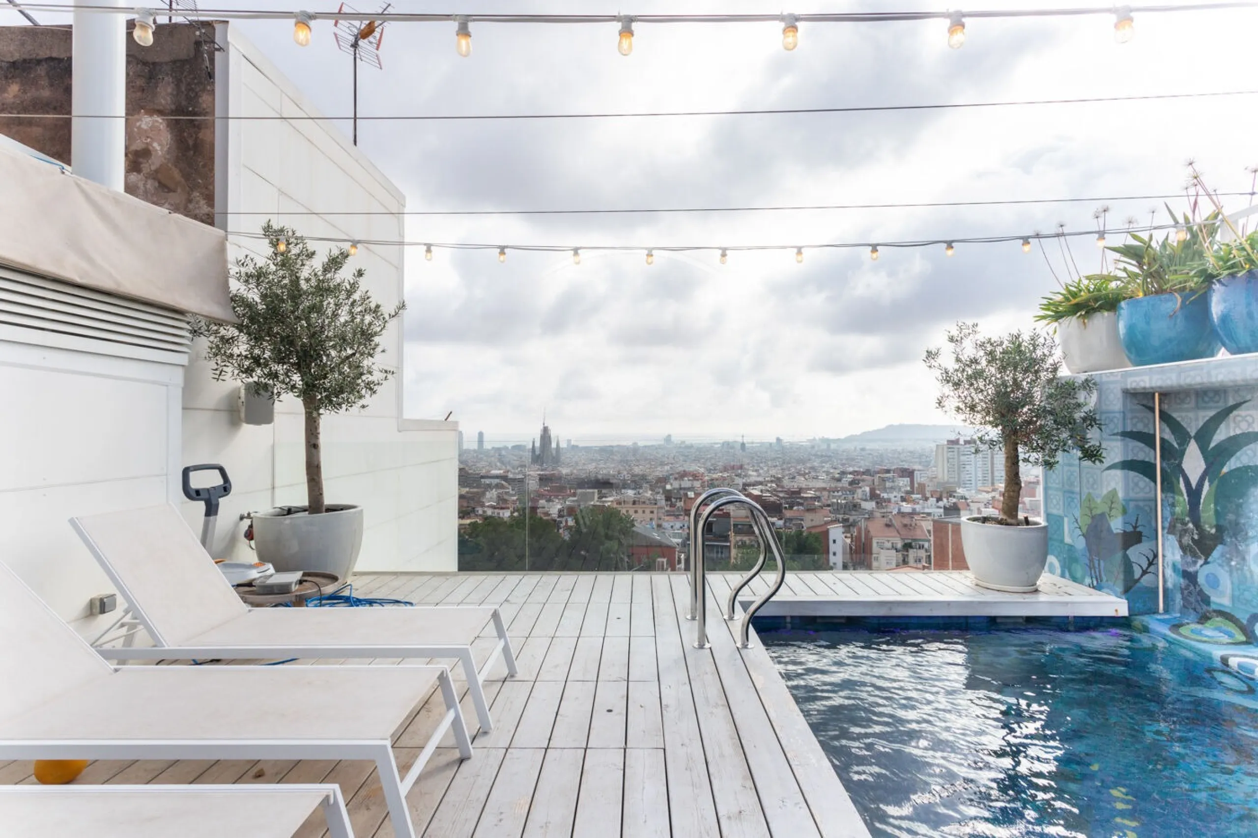Stylish Mediterranean Home with Pool and Outdoor Terraces in Horta-Guinardó, Barcelona