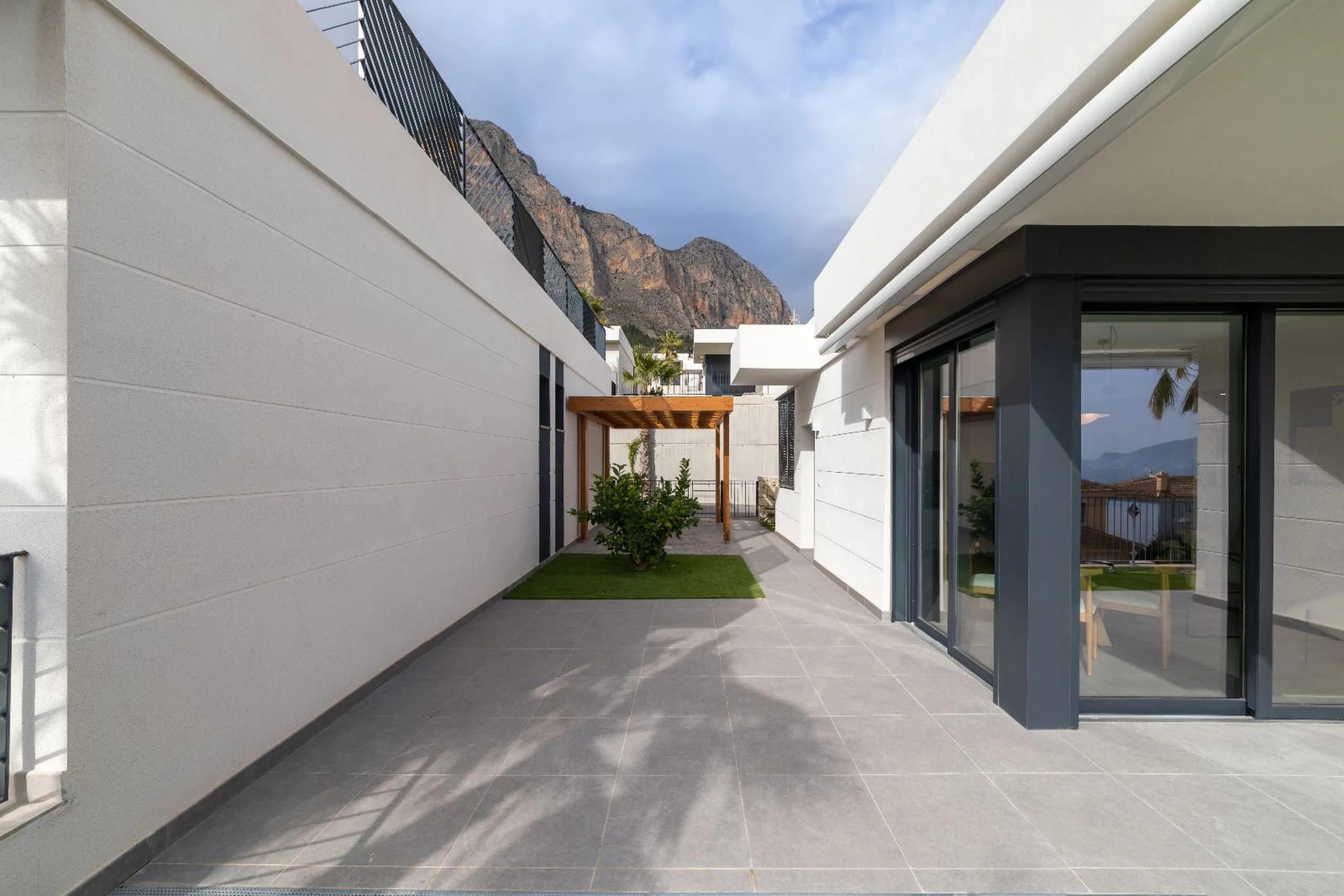 Exclusive Collection of Villas with Sea Views in Polop, Alicante