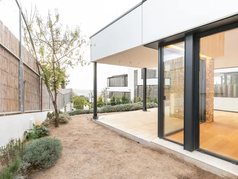 Casa moderna con piscina y vistas panorámicas al mar en Can Caralleu, Sarria, Barcelona