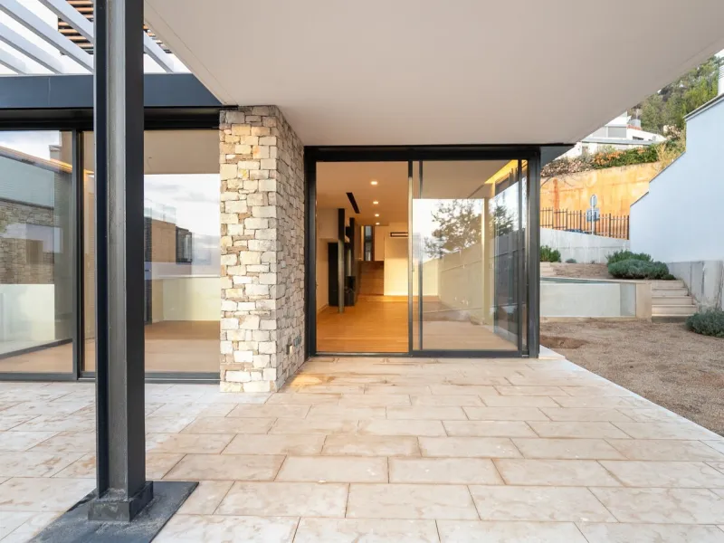 Casa moderna con piscina y vistas panorámicas al mar en Can Caralleu, Sarria, Barcelona