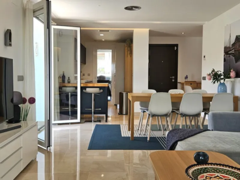 Apartment - Penthouse в продаже в Marbella, Málaga. В доме 3 спален и 2 ванных комнат. Площадь дома 114 м²