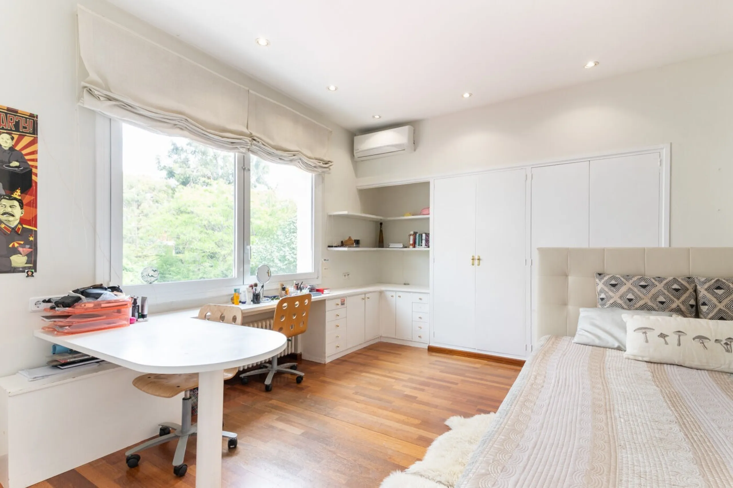 Stylish House with Garden and Private Pool in Pedralbes, Barcelona