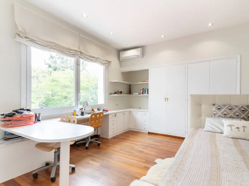 Stylish House with Garden and Private Pool in Pedralbes, Barcelona