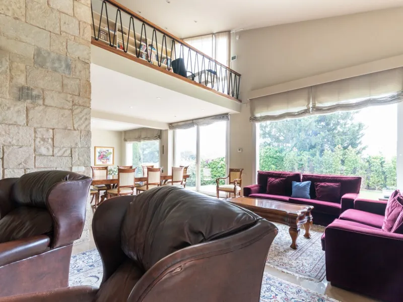 Stylish House with Garden and Private Pool in Pedralbes, Barcelona