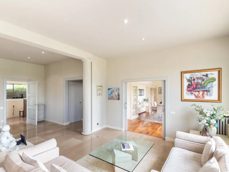 Stylish House with Garden and Private Pool in Pedralbes, Barcelona
