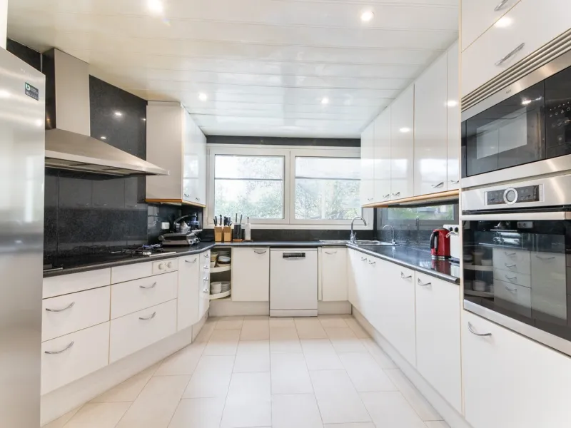 Stylish House with Garden and Private Pool in Pedralbes, Barcelona