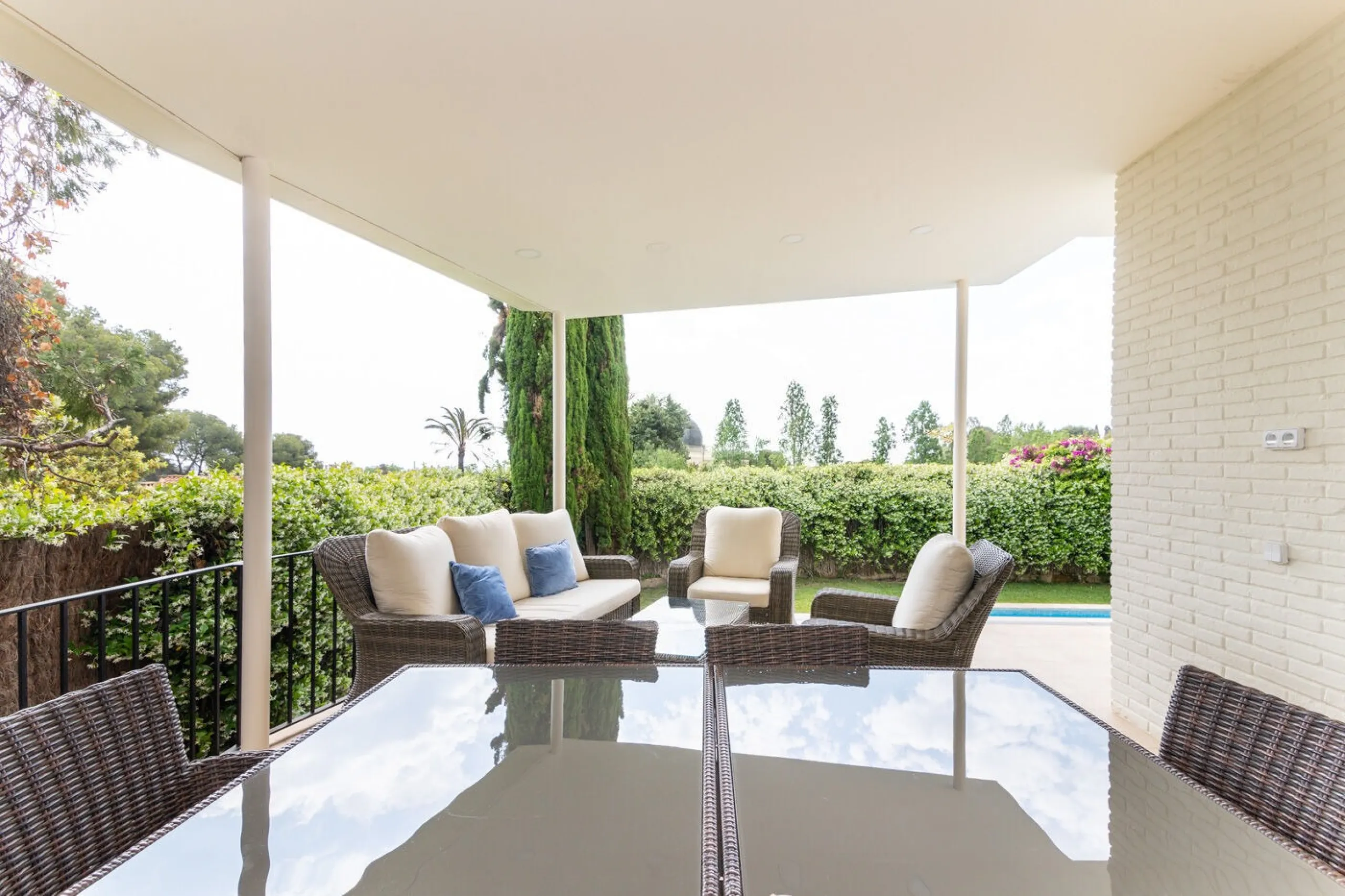 Stylish House with Garden and Private Pool in Pedralbes, Barcelona
