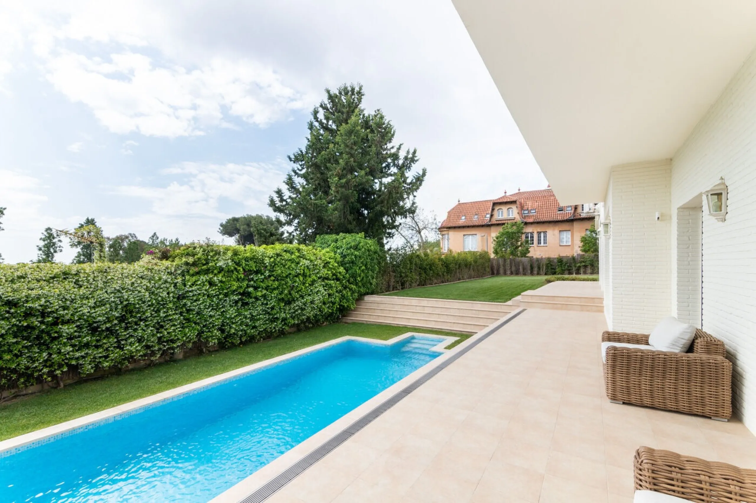Stylish House with Garden and Private Pool in Pedralbes, Barcelona