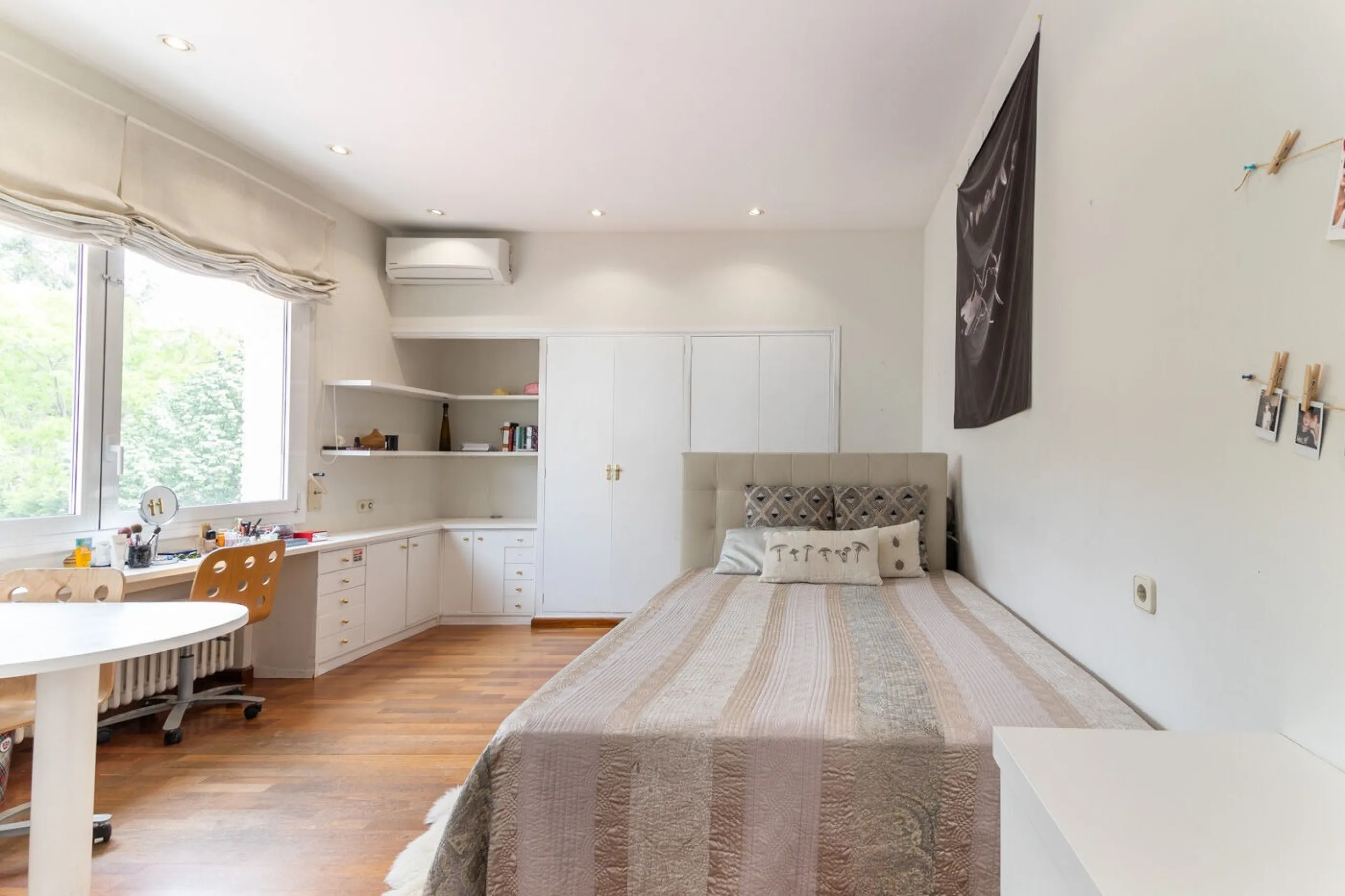 Stylish House with Garden and Private Pool in Pedralbes, Barcelona