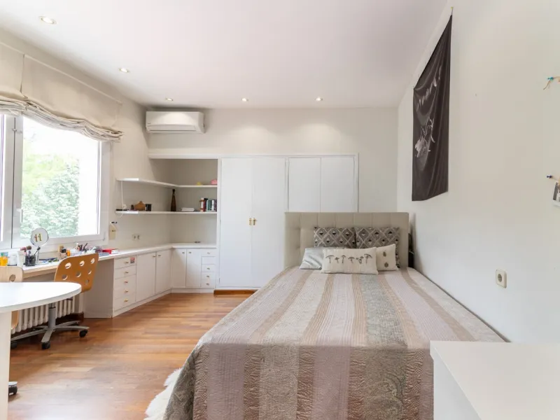 Stylish House with Garden and Private Pool in Pedralbes, Barcelona
