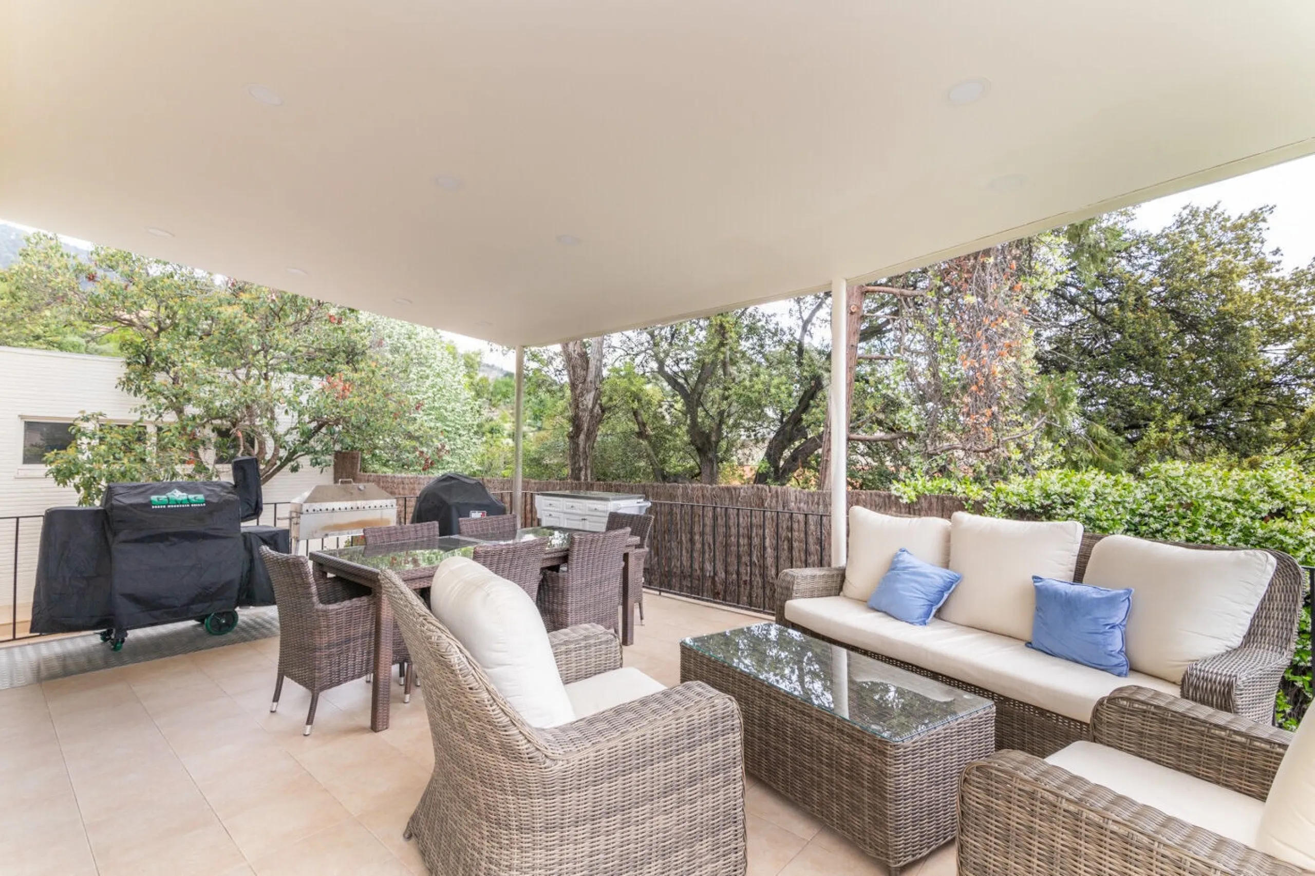 Stylish House with Garden and Private Pool in Pedralbes, Barcelona