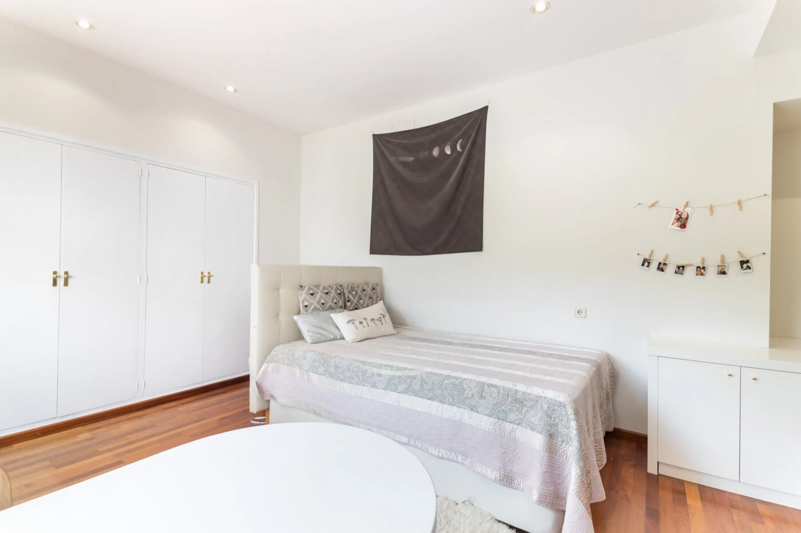 Stylish House with Garden and Private Pool in Pedralbes, Barcelona