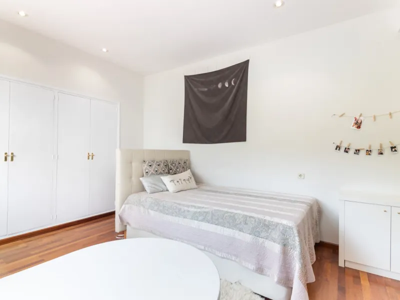 Stylish House with Garden and Private Pool in Pedralbes, Barcelona