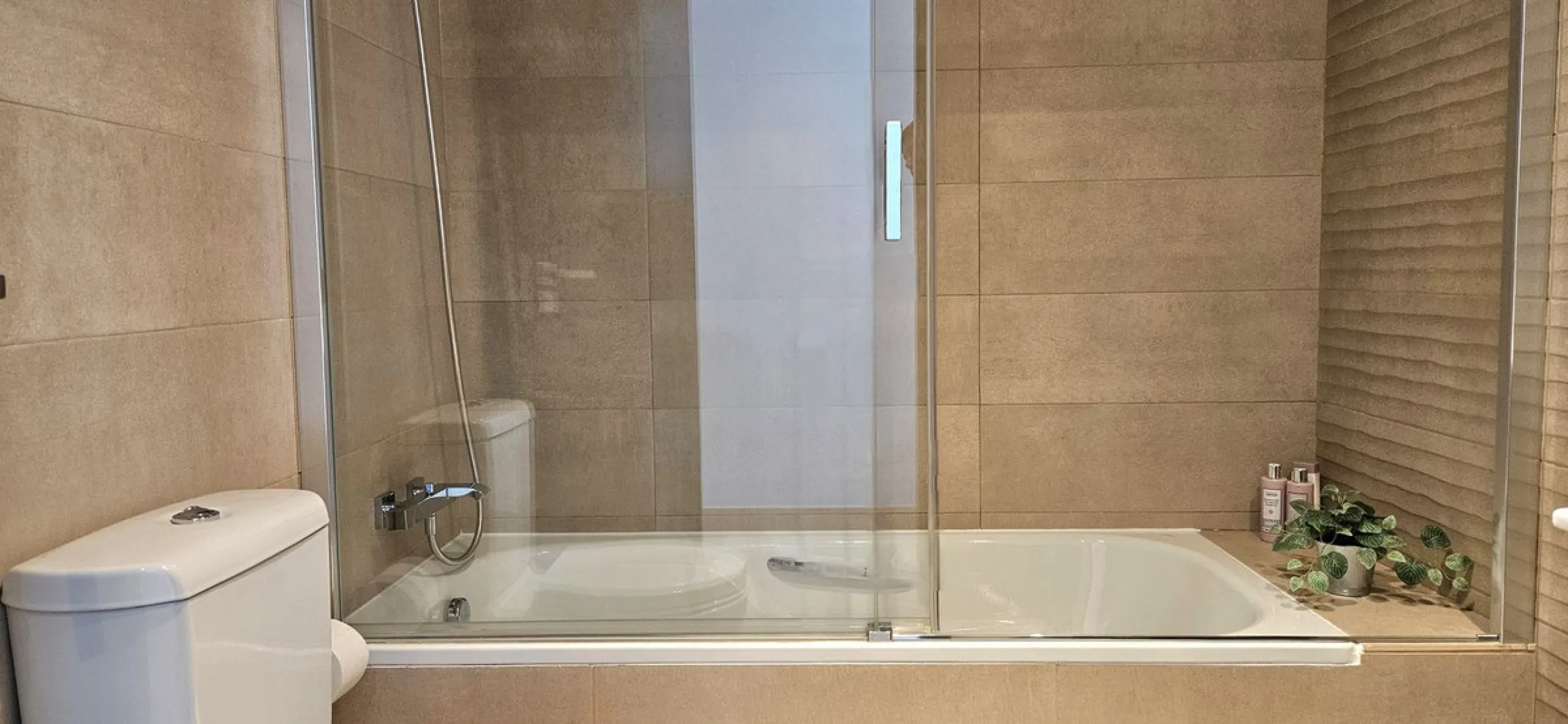 Apartment - Penthouse в продаже в Marbella, Málaga. В доме 3 спален и 2 ванных комнат. Площадь дома 114 м²
