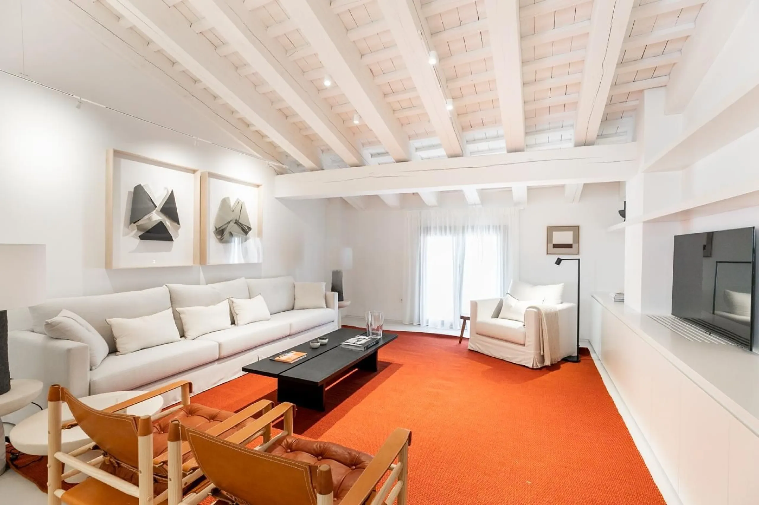 Luxury Apartment with High-End Furnishings and SPA in the Gothic Quarter, Barcelona