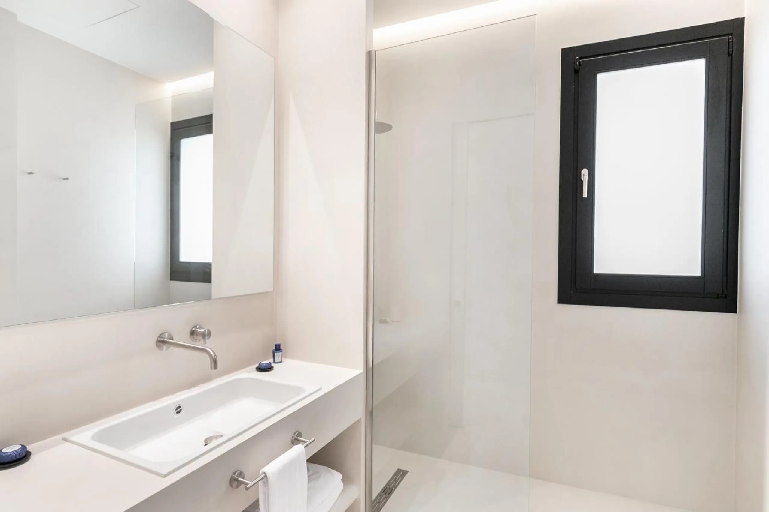 Luxury Apartment with High-End Furnishings and SPA in the Gothic Quarter, Barcelona