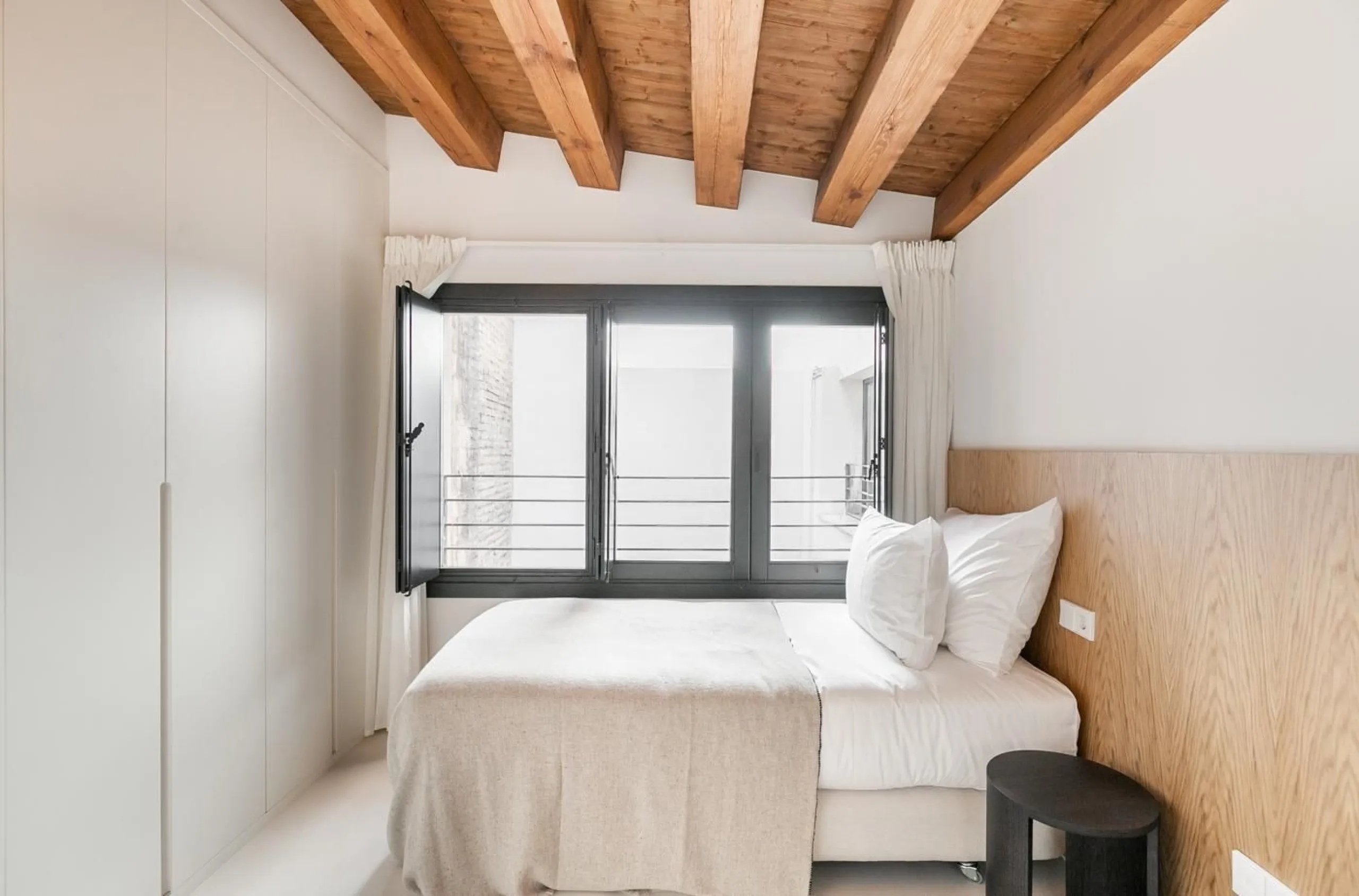 Luxury Apartment with High-End Furnishings and SPA in the Gothic Quarter, Barcelona