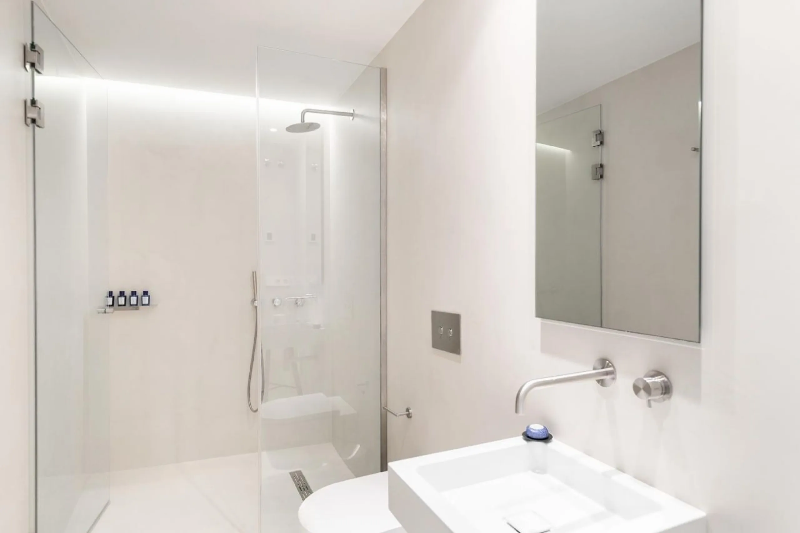 Luxury Apartment with High-End Furnishings and SPA in the Gothic Quarter, Barcelona