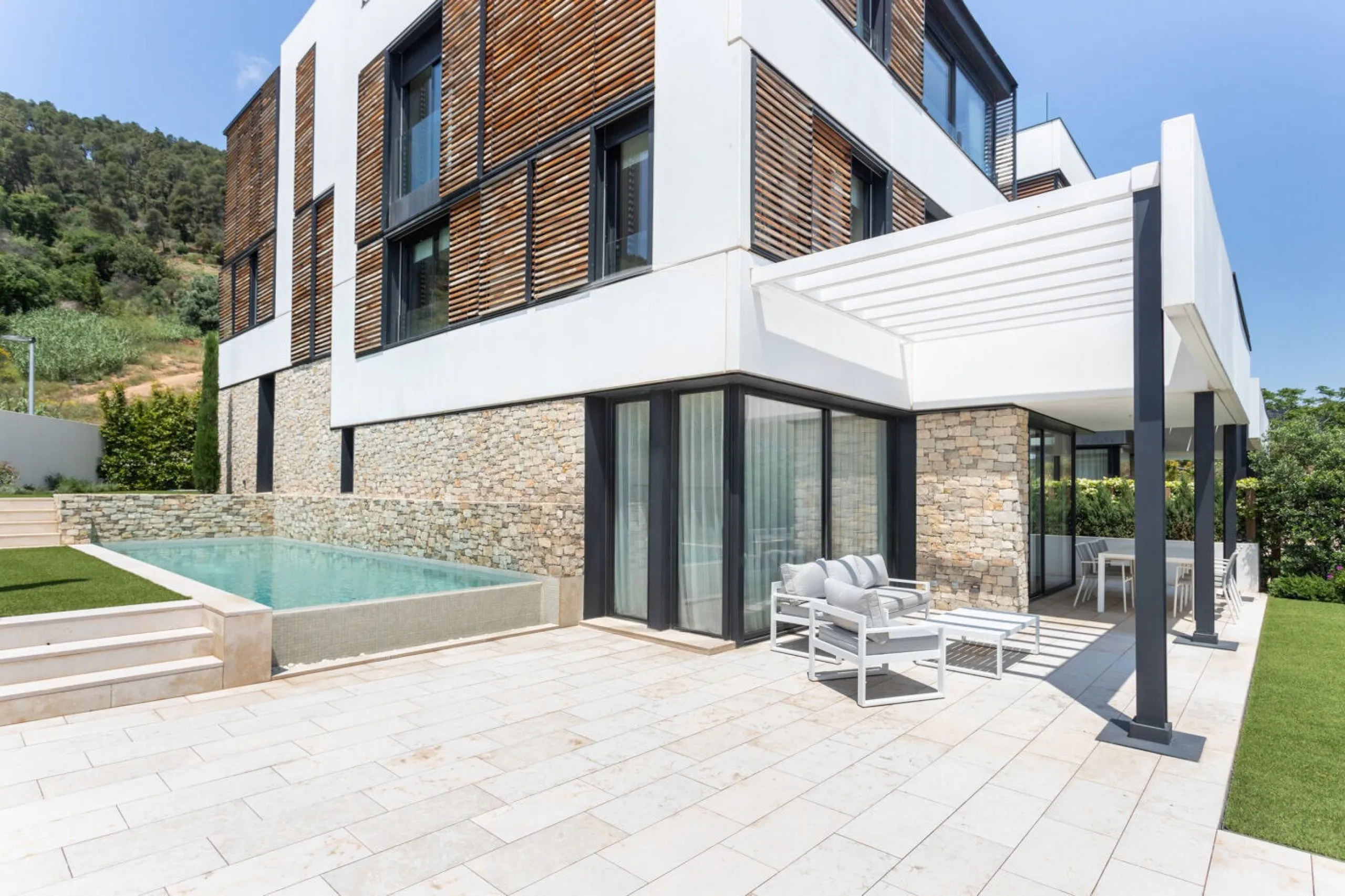 New Designer Home with Pool, Terrace, and Stunning Views in Can Caralleu, Barcelona