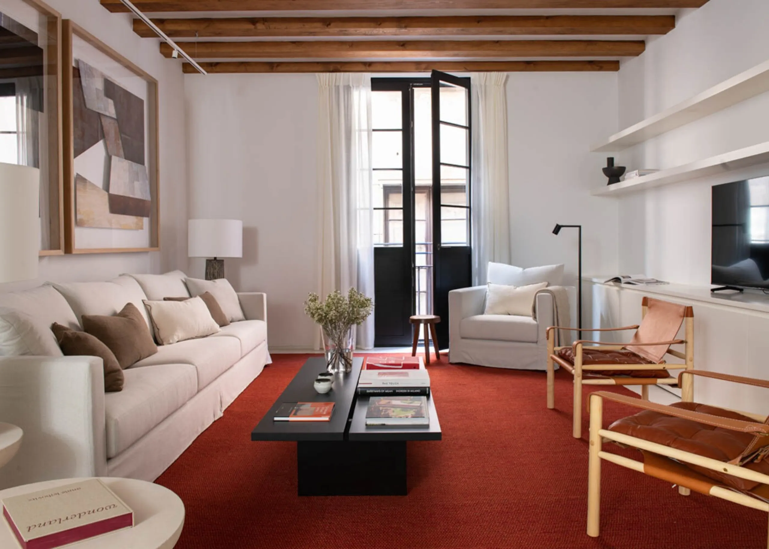 Luxury Apartment for Rent with Patio and Three Bedrooms in the Gothic Quarter, Barcelona