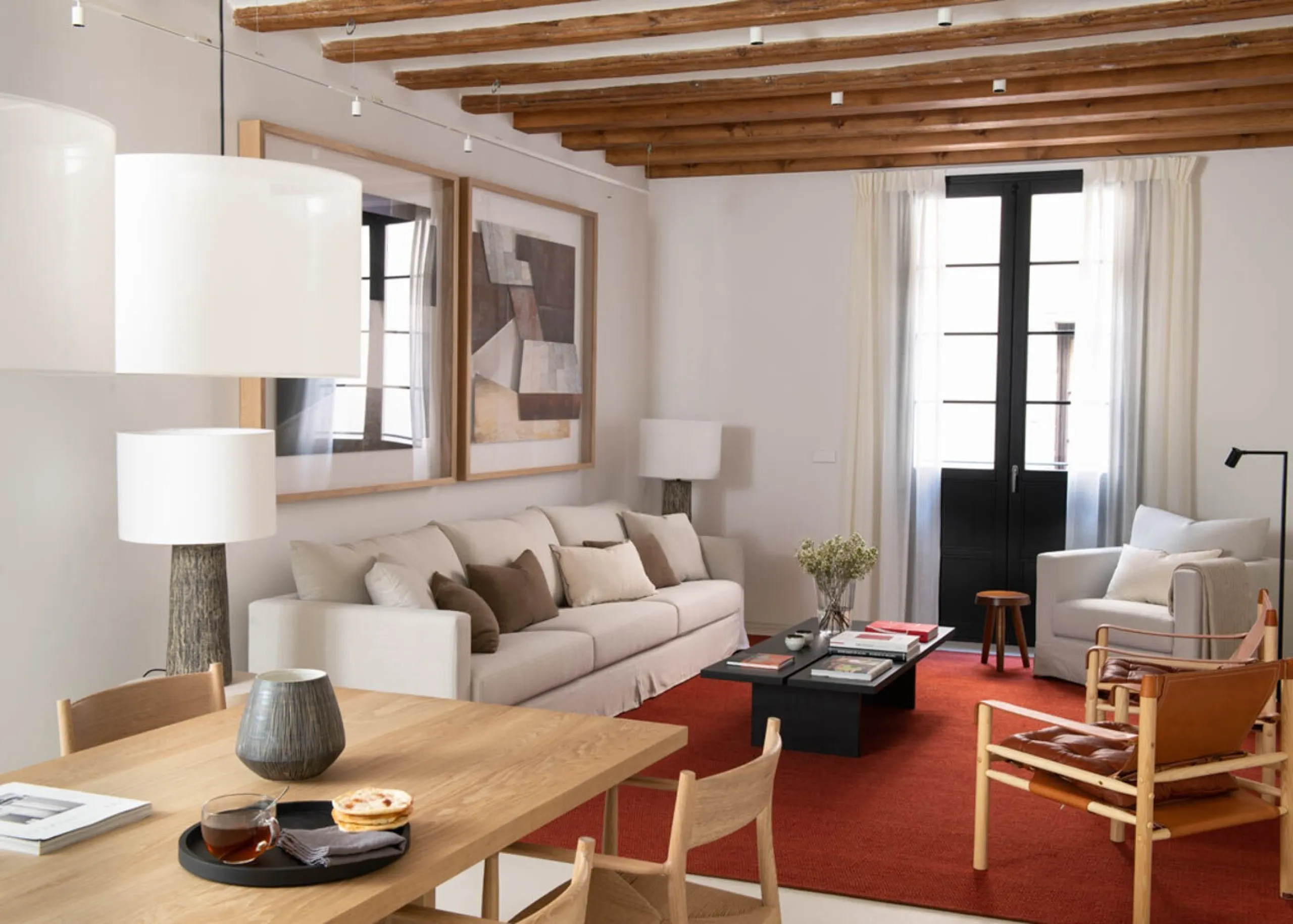 Luxury Apartment for Rent with Patio and Three Bedrooms in the Gothic Quarter, Barcelona