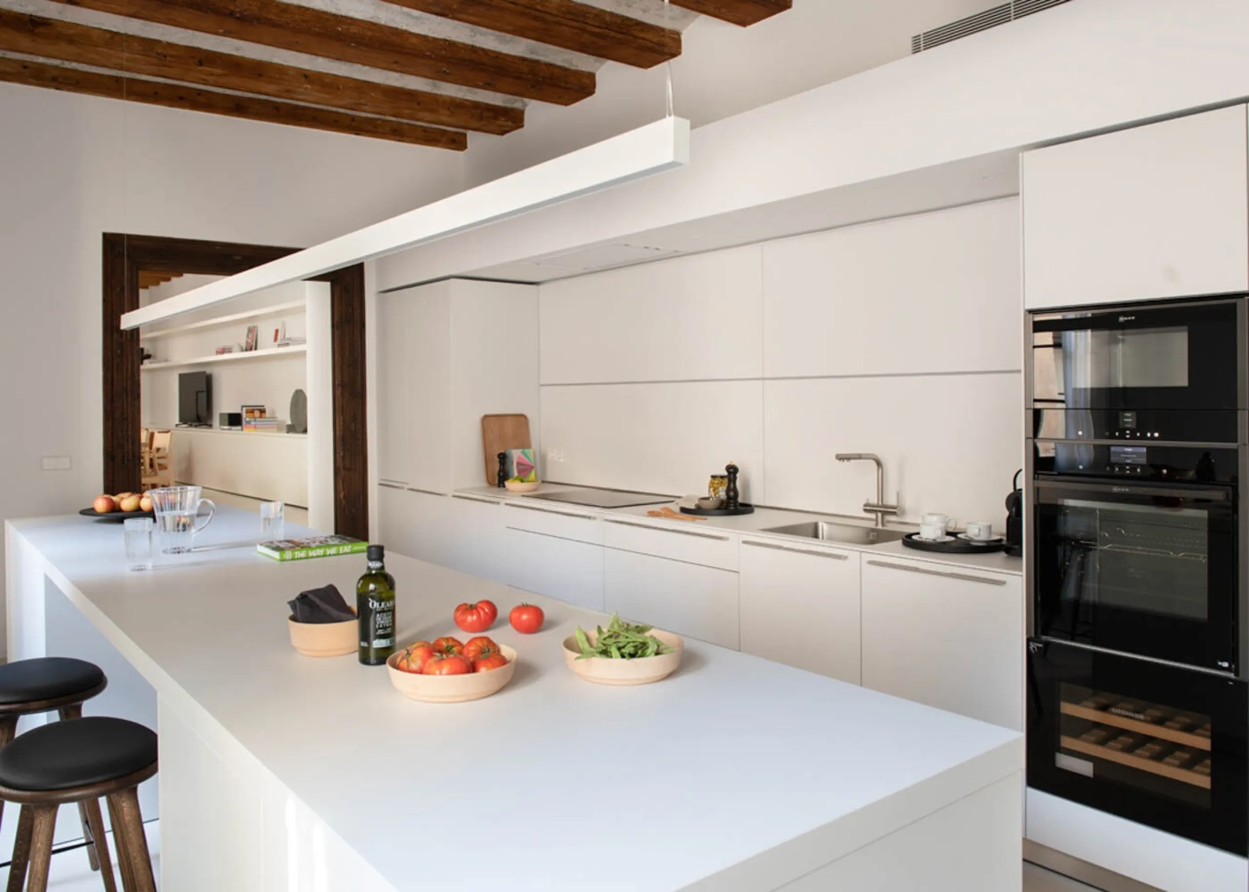 Luxury Apartment for Rent with Patio and Three Bedrooms in the Gothic Quarter, Barcelona