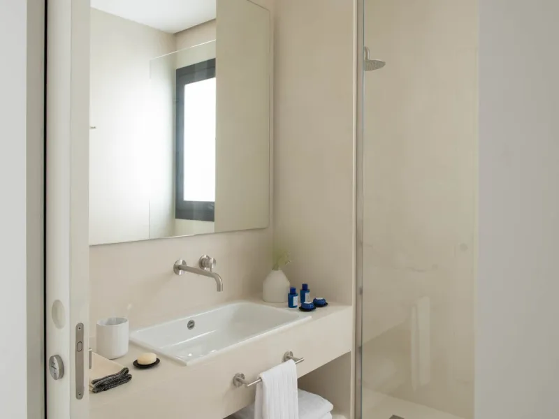 Luxury Apartment for Rent with Patio and Three Bedrooms in the Gothic Quarter, Barcelona