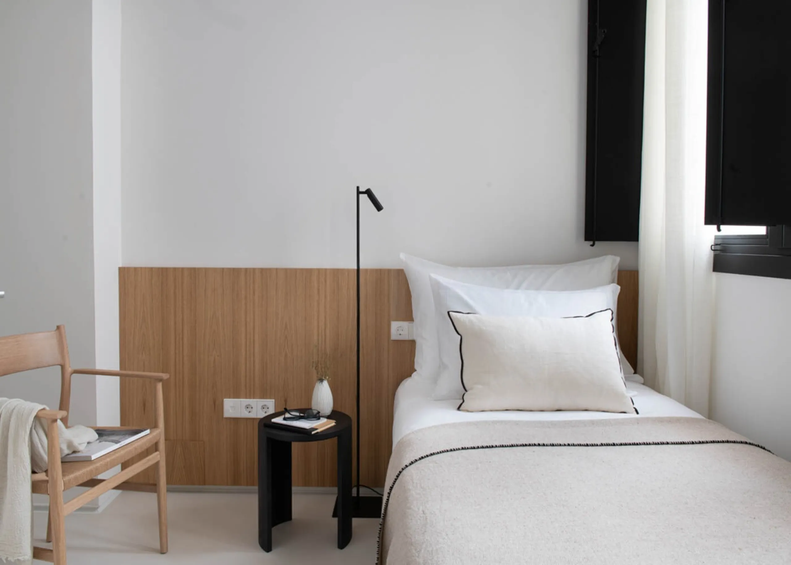 Luxury Apartment for Rent with Patio and Three Bedrooms in the Gothic Quarter, Barcelona