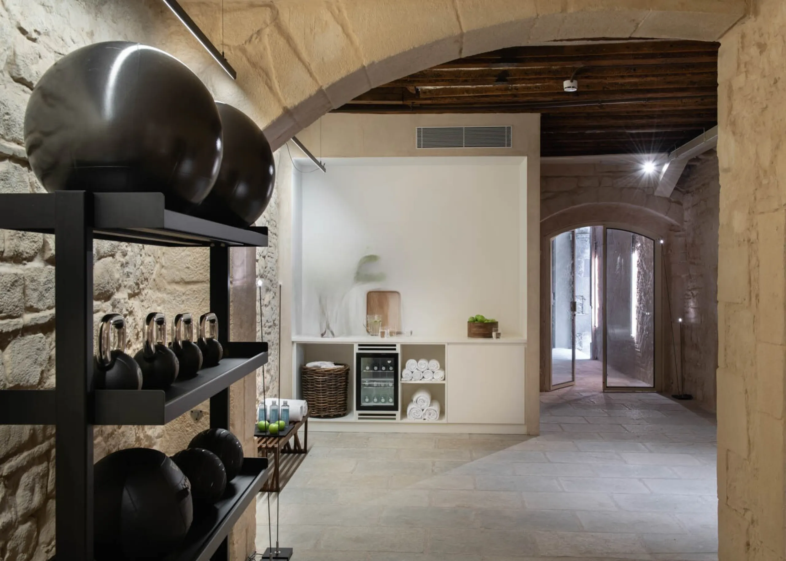 Luxury Apartment for Rent with Patio and Three Bedrooms in the Gothic Quarter, Barcelona
