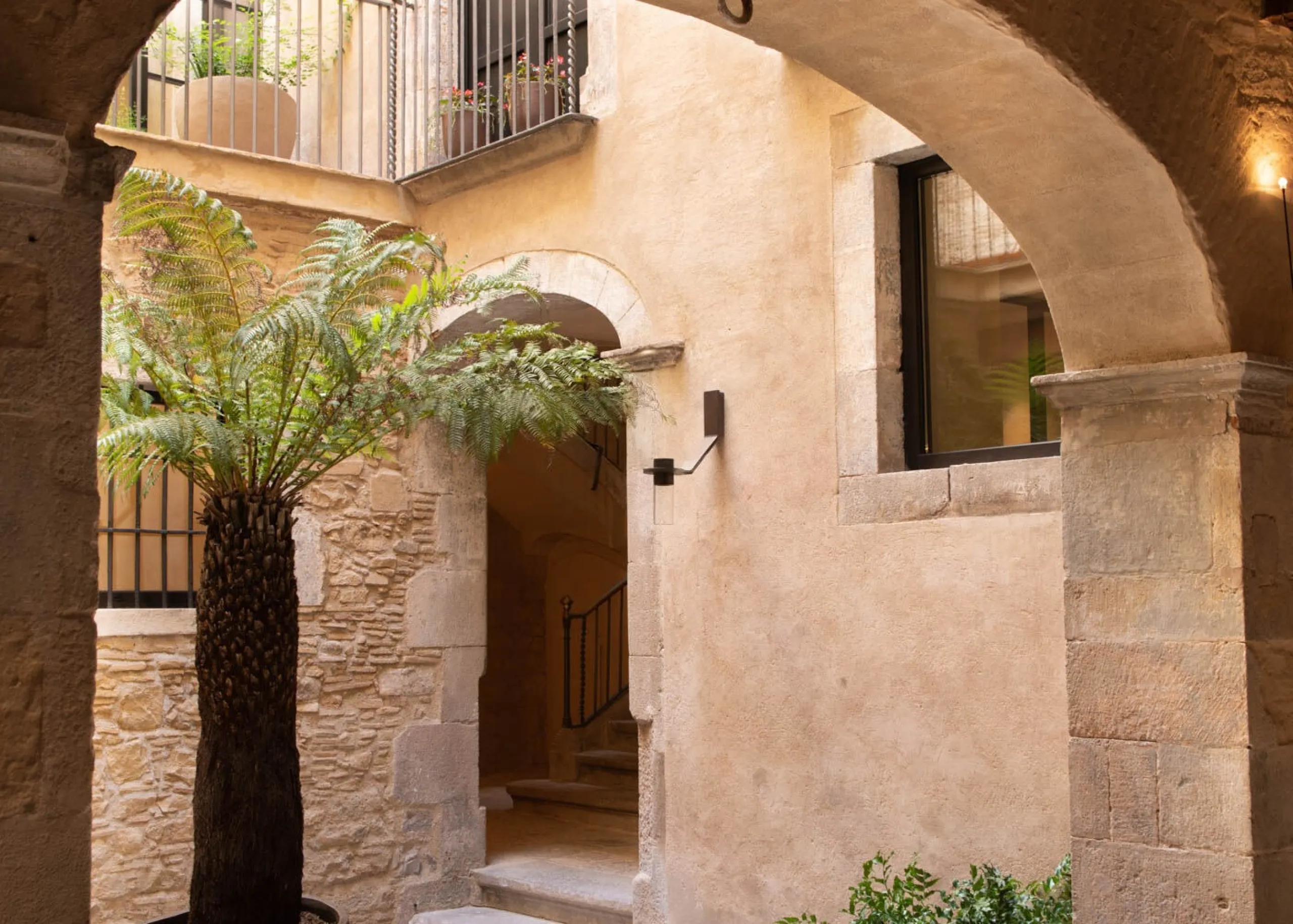 Luxury Apartment for Rent with Patio and Three Bedrooms in the Gothic Quarter, Barcelona