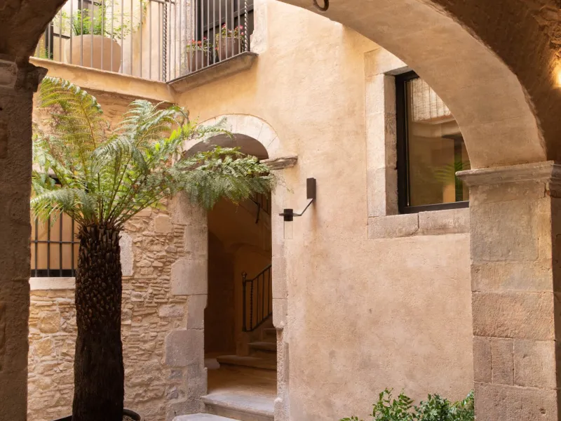 Luxury Apartment for Rent with Patio and Three Bedrooms in the Gothic Quarter, Barcelona