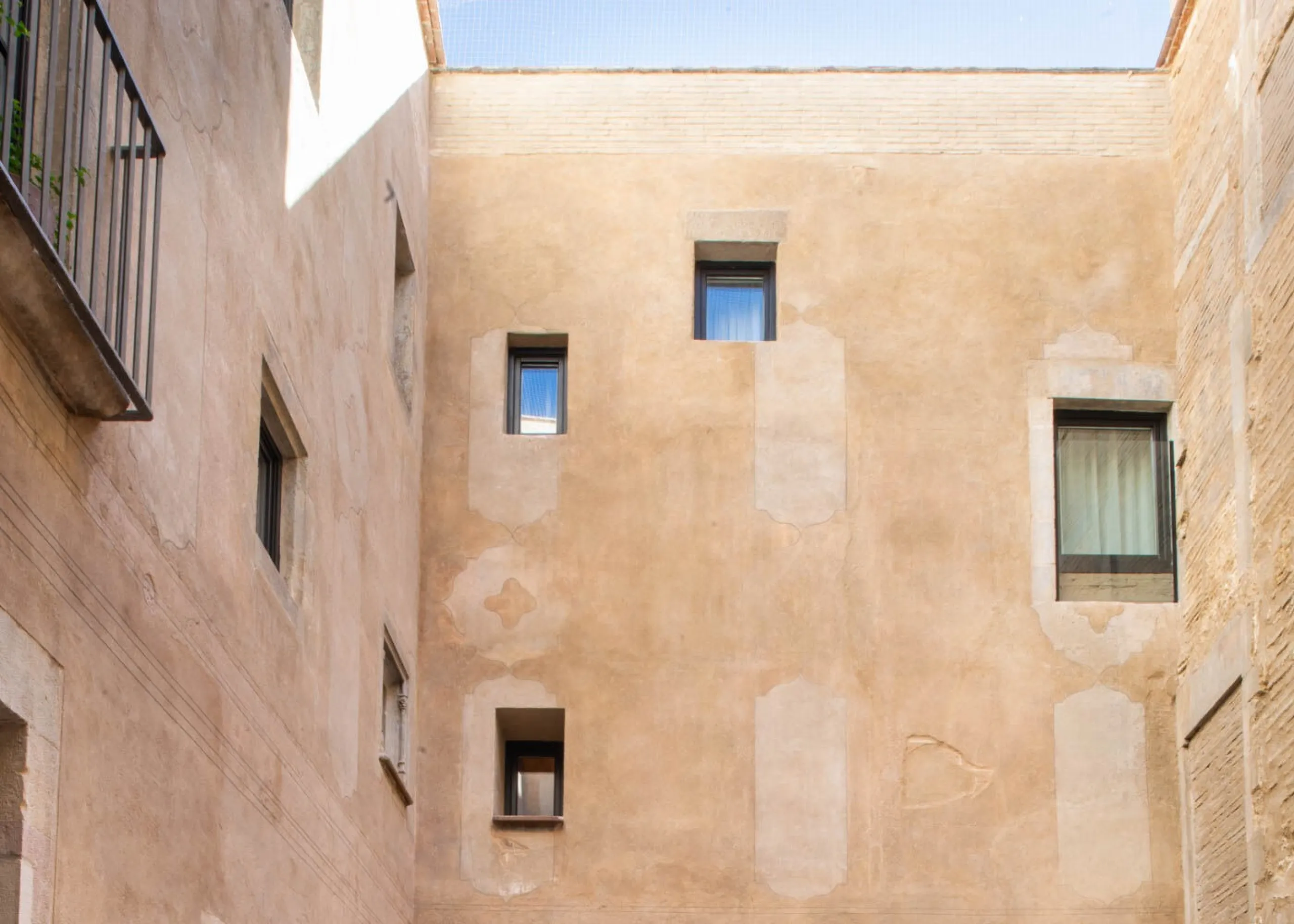 Luxury Apartment for Rent with Patio and Three Bedrooms in the Gothic Quarter, Barcelona