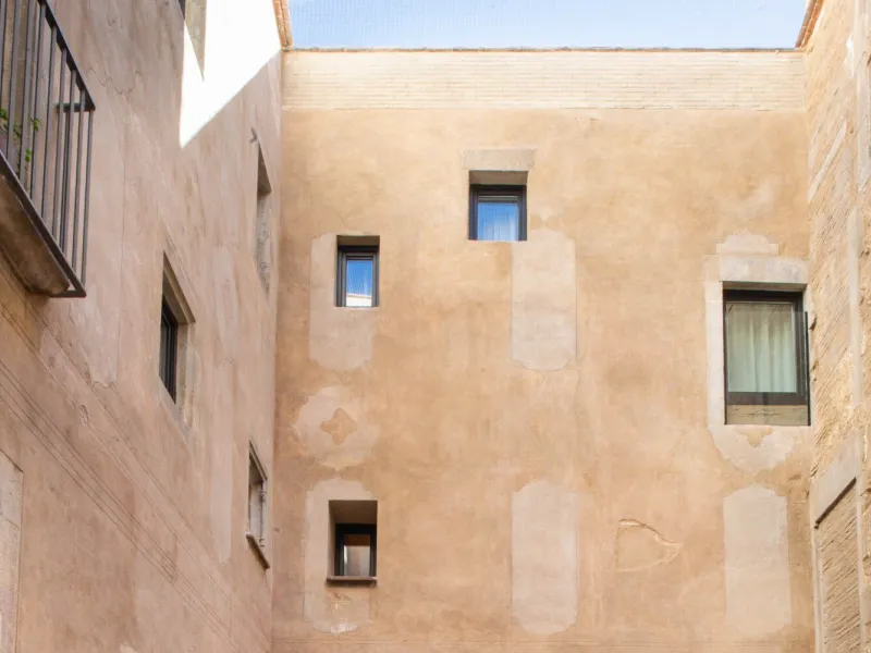 Luxury Apartment for Rent with Patio and Three Bedrooms in the Gothic Quarter, Barcelona