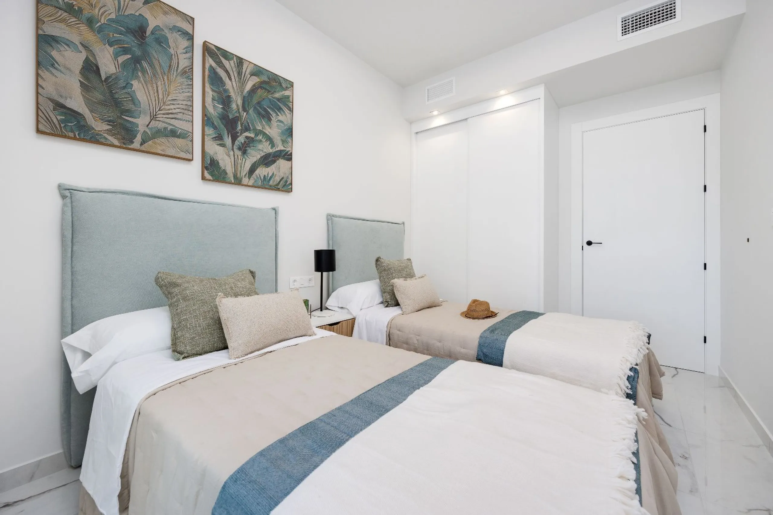 Modern Newly Built Apartments Finished Down to the Last Detail in San Miguel de Salinas, Alicante
