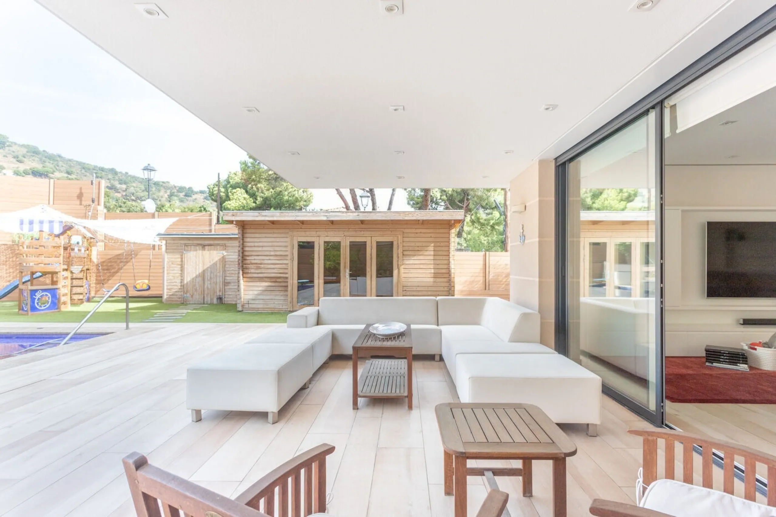 Luxury House with a Garden and Panoramic Views for Rent in the Prestigious Pedralbes district, Barcelona
