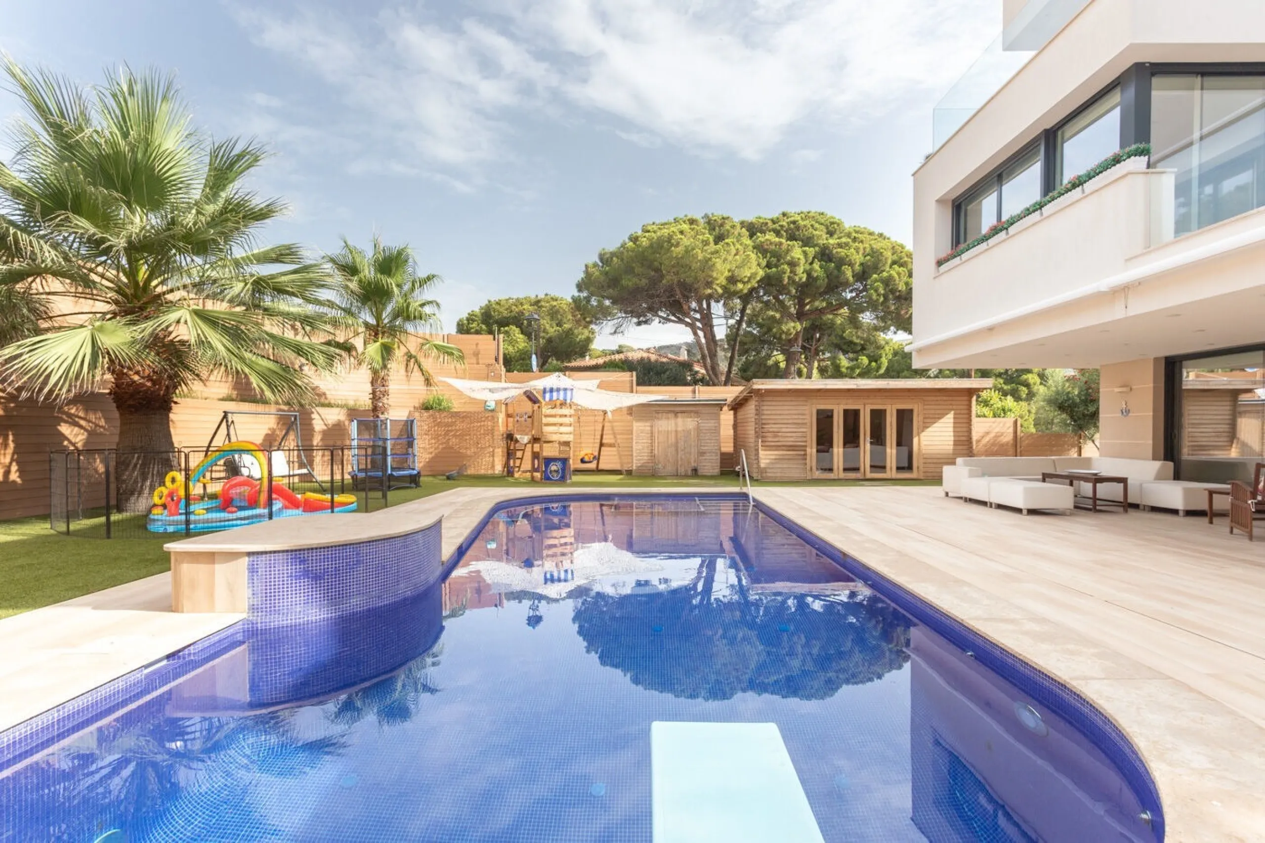 Luxury House with a Garden and Panoramic Views for Rent in the Prestigious Pedralbes district, Barcelona