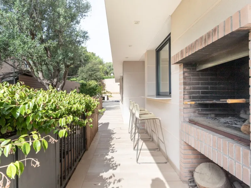 Luxury House with a Garden and Panoramic Views for Rent in the Prestigious Pedralbes district, Barcelona