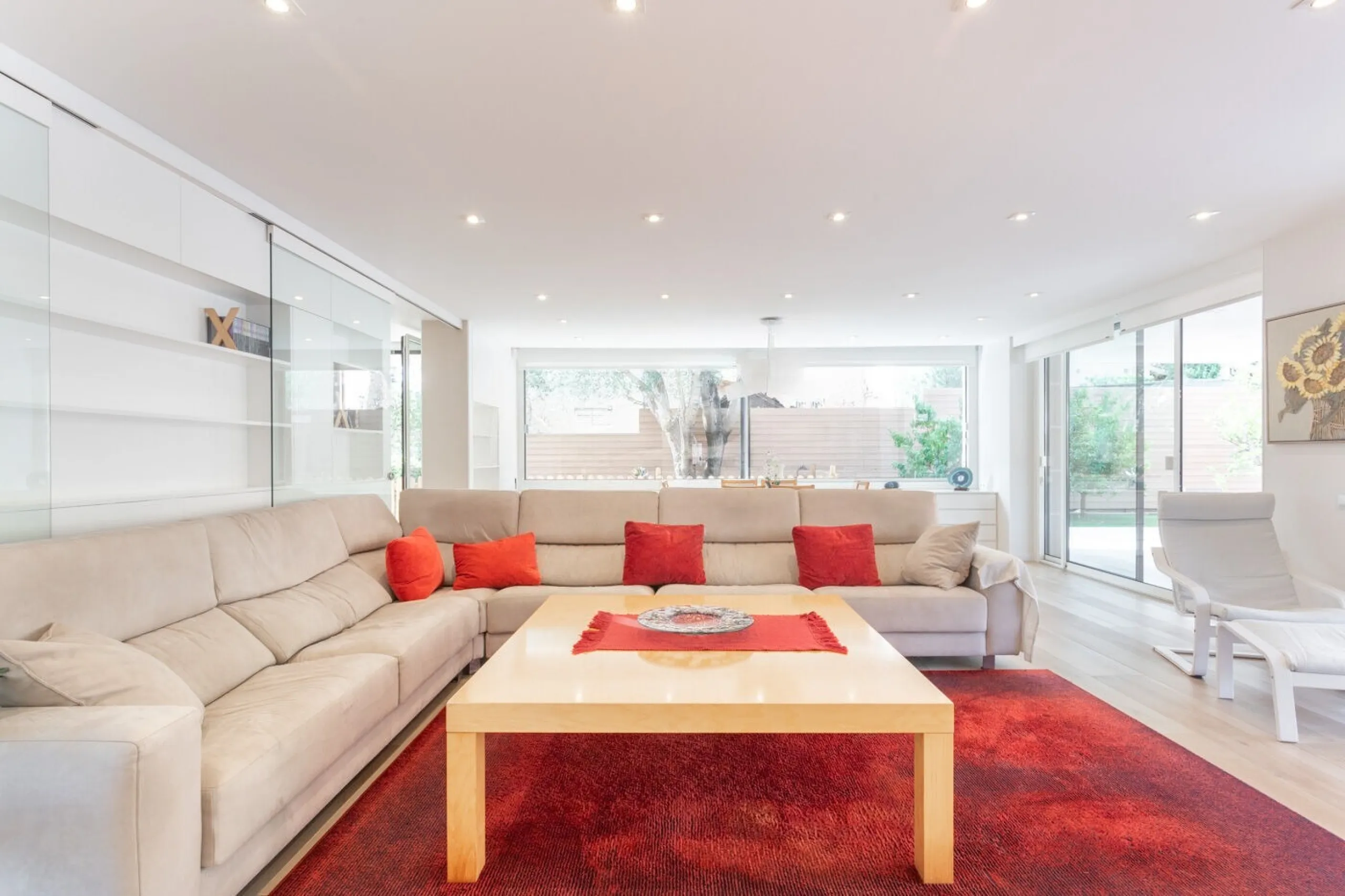 Luxury House with a Garden and Panoramic Views for Rent in the Prestigious Pedralbes district, Barcelona