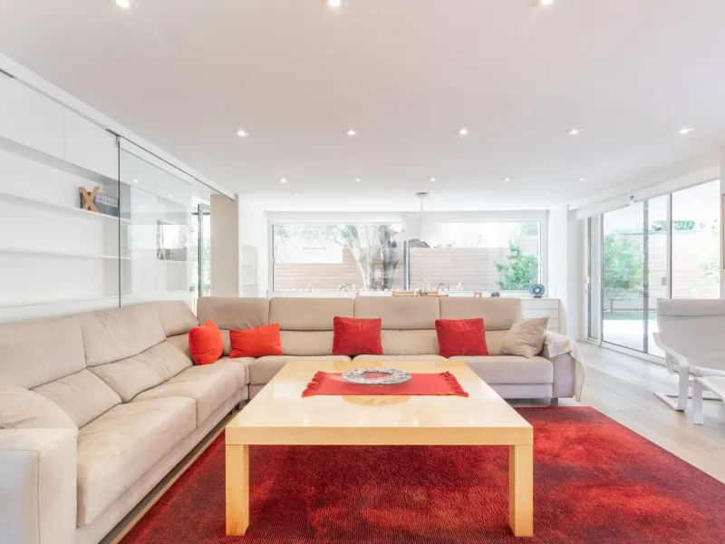 Luxury House with a Garden and Panoramic Views for Rent in the Prestigious Pedralbes district, Barcelona