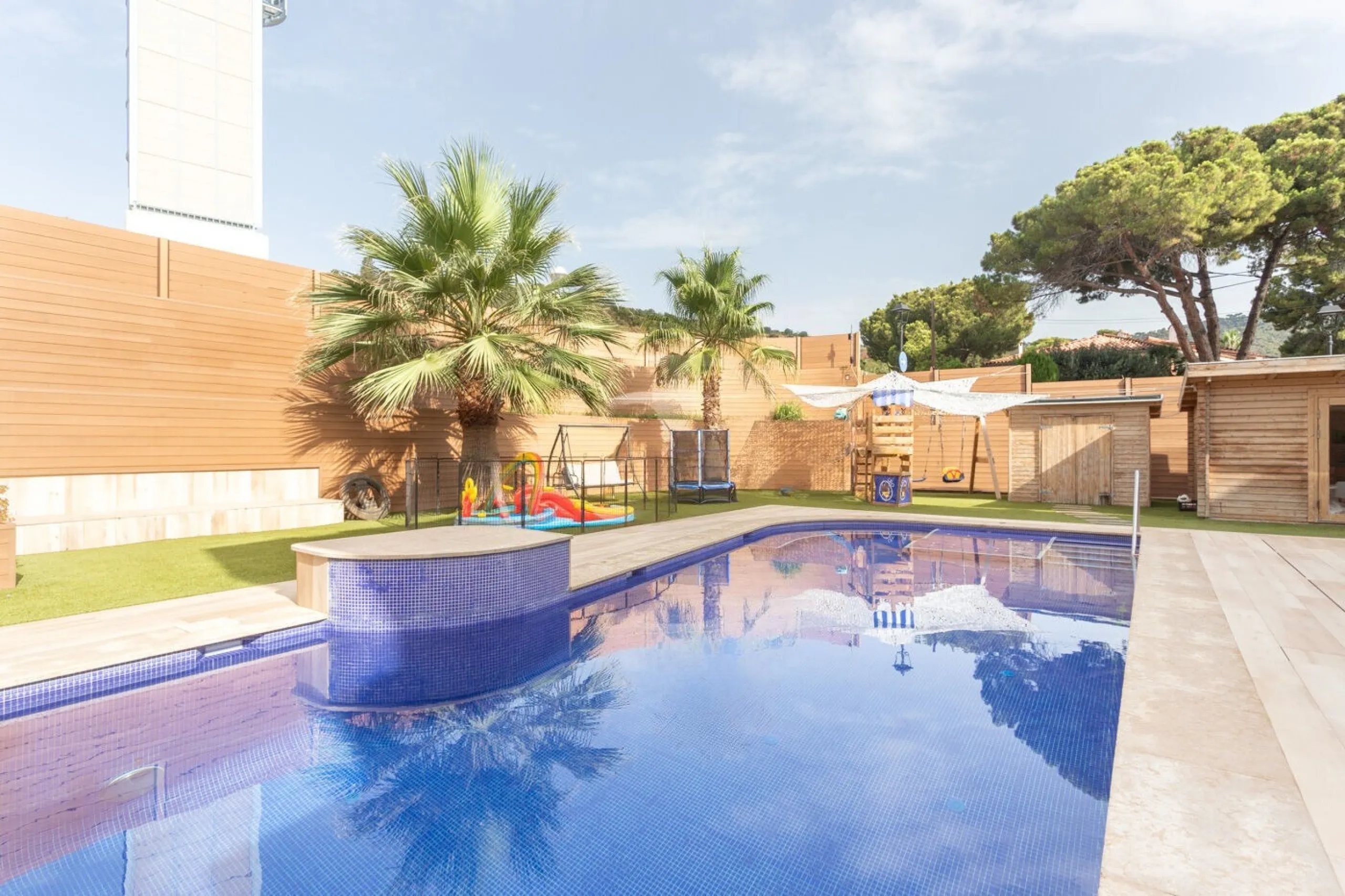 Luxury House with a Garden and Panoramic Views for Rent in the Prestigious Pedralbes district, Barcelona